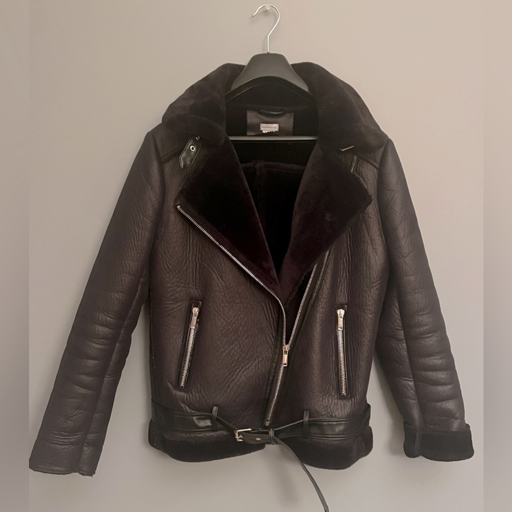 Women’s faux leather/fur jacket in sz L